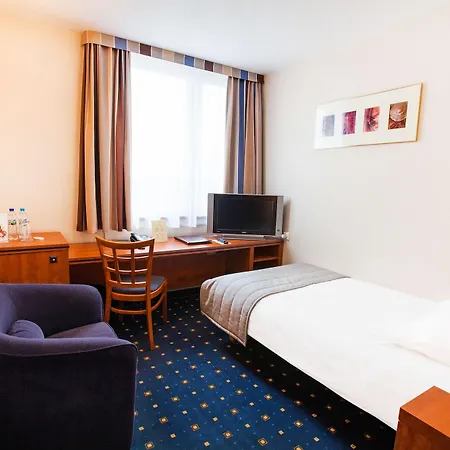 Qubus 3* Głogów