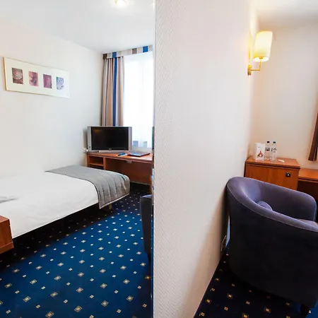 Qubus Hotel 3*