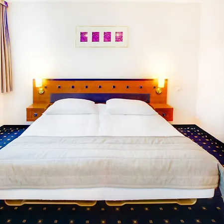 Hotel Qubus Hlohov,
