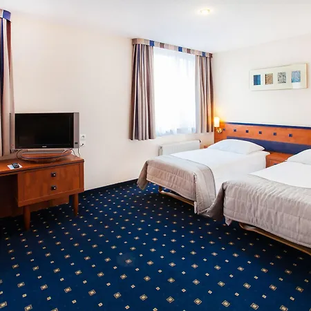 Qubus Hotel 3*